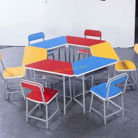 中国 耐久の娯楽多彩な学生の机および椅子は学校のテーブルをセットしましたり/からかいます サプライヤー
