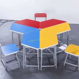 中国 耐久の娯楽多彩な学生の机および椅子は学校のテーブルをセットしましたり/からかいます サプライヤー
