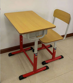 中国 人間工学的の学校の机は650*450MM木テーブルの上の調節可能な鋼鉄管の議長を務め、 サプライヤー