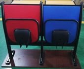 金属フレームの折り畳み式の鉄のメモ帳が付いている柔らかい泡の学校の机そして椅子